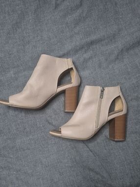 Women’s Peep-Toe Block Heel Ankle Boot in Light Beige
